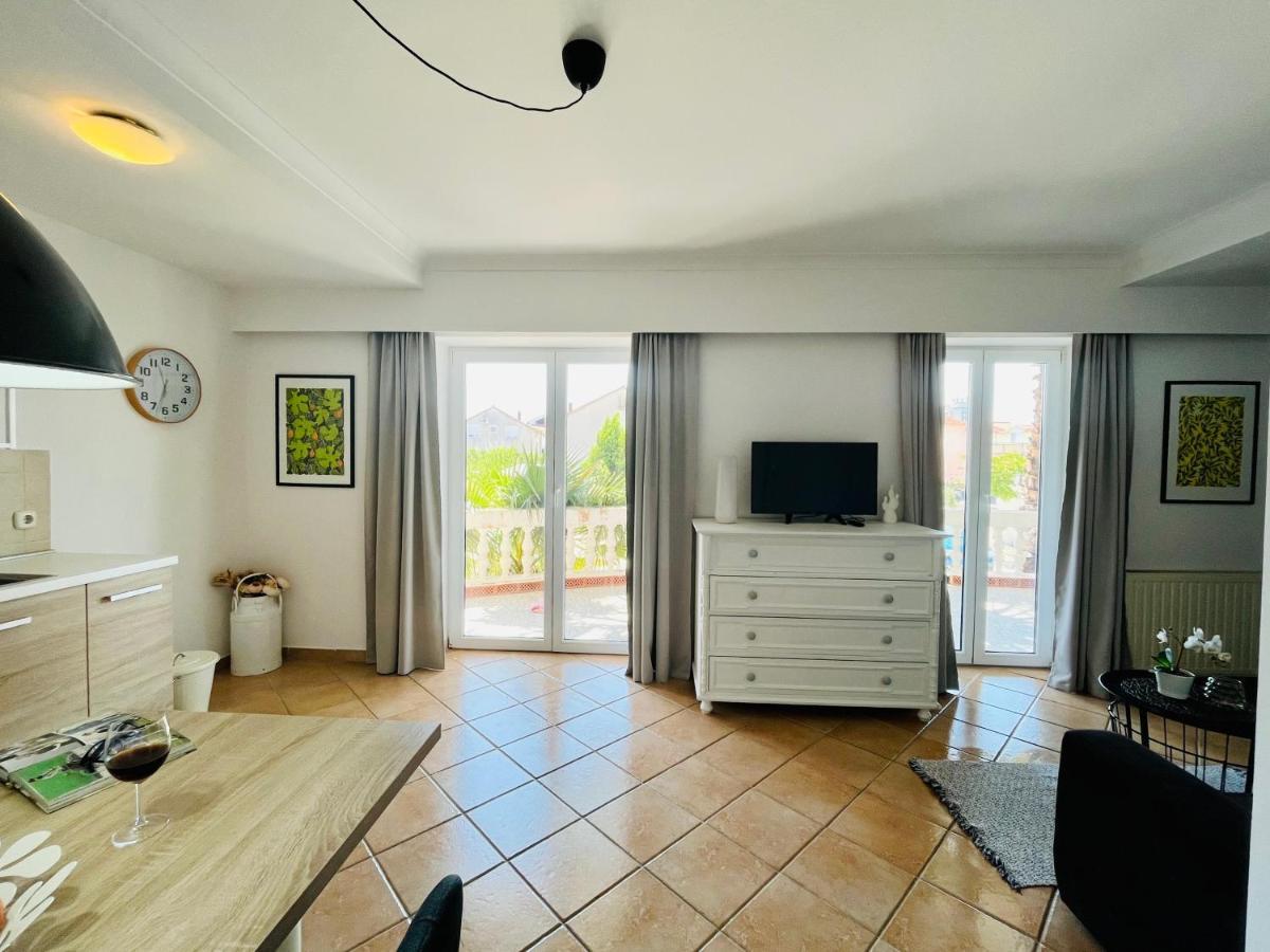 Apartments And Rooms Matesa Vodice Exterior foto