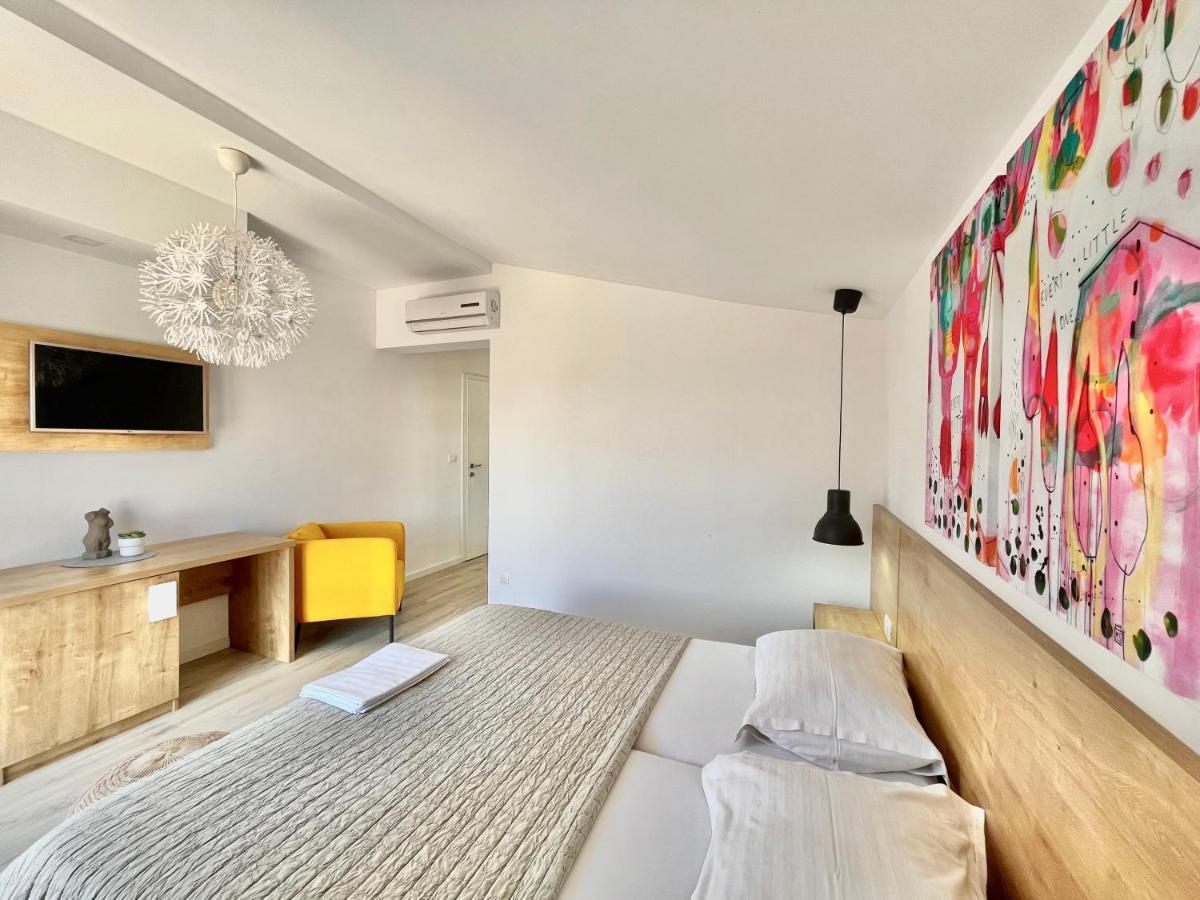 Apartments And Rooms Matesa Vodice Exterior foto